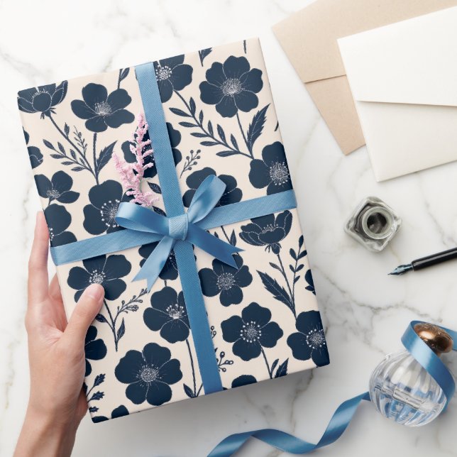 Papel De Presente Flores silvestres monocromáticas limpas em azul ma (Presentear)