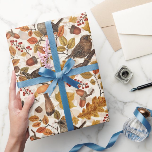 Papel De Presente Folhas, bagas, cogumelos e wrenes de outono (Presentear)