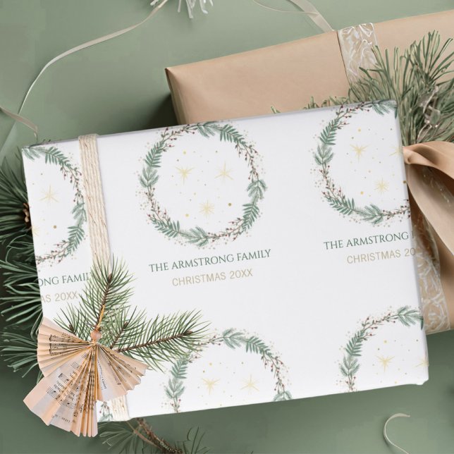 Papel De Presente Forest Green Gold Stars Christmas Family Name (Forest Green Gold Stars Christmas Family Name Wrapping Paper ©Susanne Sachers - Sunny Mind 🌞)