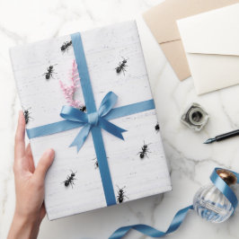 Papel De Presente Formigas Pretas em Madeira Branca