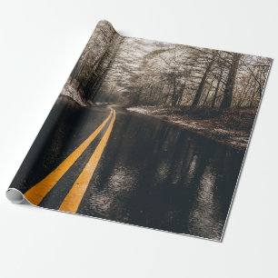 PAPEL DE PRESENTE FOTO DE PAISAGEM DA ESTRADA ASPHALT ENQUANTO CHOVA