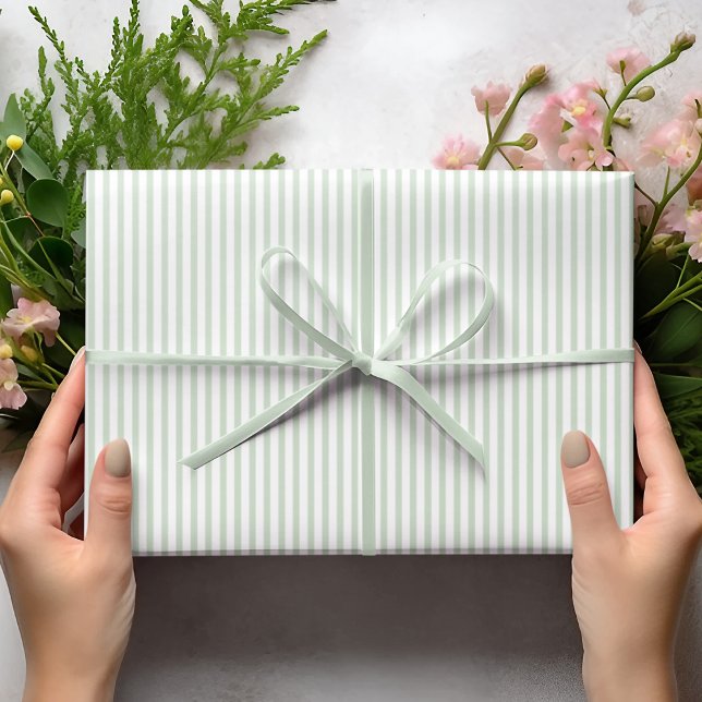 Papel De Presente Gamas de dedos verdes e brancas de Pastel elegante (Elegant Striped Wrapping in Pastel Green & White. Chic & Timeless. For All Occasions and  All Ages.)