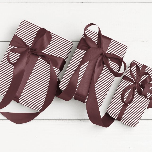 Papel De Presente Gato Elegante Roxo-Estimulado (Elegant Thin Striped Wrapping Paper with Eggplant and White Skinny Lines. Chic Moody Fall Color.)