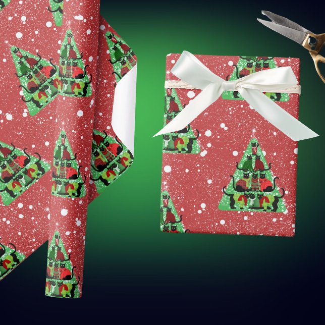 Papel De Presente Gatos Pretos Cachorros Cachorros em Suéteres Verme (Cute Black cats form a festive Christmas tree wearing their Christmas sweaters)