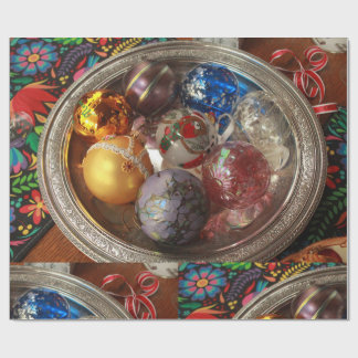Papel De Presente Glass ornaments in silver box with folk art