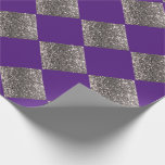 Papel De Presente Glitter de prata Abstrato<br><div class="desc">Um fundo roxo e belo com formas de diamante brilhante prateado faz deste padrão de abstrato um belo design para qualquer ocasião.</div>
