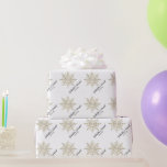 Papel De Presente Gold Snowflake on White Winter Wedding<br><div class="desc">Make your present truly one of a kind when you personalize the elegant Gold Snowflake on White Winter Wedding Gift Wrapping Paper. Suitable for wrapping presents for a December, January or February bridal shower, engagement party or marriage. This classy custom wintery wedding gift wrap features gold tone snowflakes with a...</div>