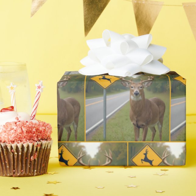 Papel De Presente Grande Buck Purgando por um Sinal de Cruzamento de (Festa de aniversário)