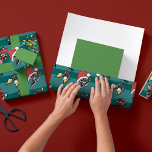 Papel De Presente Gremlins | Padrões de Natal para BD<br><div class="desc">Veja este padrão divertido com Gizmo e Stripe debaixo da árvore de Natal.</div>