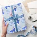 Papel De Presente Hanukkah Snowman Chrismukkah Nome E Mensagem<br><div class="desc">Personalize este bonitinho bonitinho bonitinho bonitinho de neve de Hanukkah, embrulhando o papel com o nome do destinatário sortudo ou adicione seu nome e mensagem de Chanukah para uma rolo personalizado apenas para você. Decorado com bonitinhos bonitos homens de neve e menorás em tons de azul, este presente de plástico...</div>