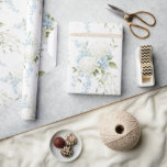 Papel De Presente Hortênsias Brancas Chuva de Noiva Floral Azul<br><div class="desc">Belas hortênsias brancas misturadas com flores azuis e folhagens suaves foram usadas para criar este lindo papel de embrulho de presente.</div>