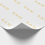 Papel De Presente Iniciais Monograma Noiva Noivo Nome do Casal Casam<br><div class="desc">Desenhado com modelo de texto para iniciais monogramadas que você pode personalizar! Você também pode alterar as cores como desejar.</div>