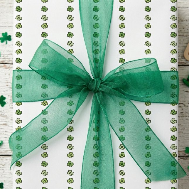 Papel De Presente Irish Green Shamrock Stripes (Elegant Festive Lucky Four Leaf Clover Wrapping Paper. Green Shamrock Stripes for St Patrick's Day)