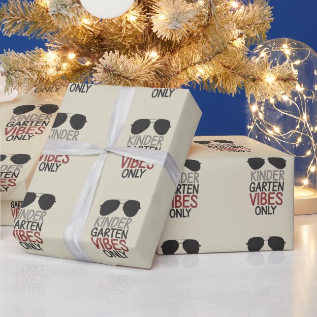 Papel De Presente Jardim de Infância só volta à escola (Feriados)