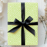 Papel De Presente Labirinto Chave Grega Verde<br><div class="desc">Eleve o seu presente com este moderno toque num clássico padrão de chave grega. O intricado design de labirinto em tons refrescantes de verde e branco adiciona um toque de sofisticação a qualquer ocasião. Feito de papel de alta qualidade, este papel de presente oferece uma maneira única e elegante de...</div>