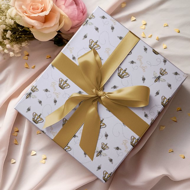 Papel De Presente Lavanda Chic Buzzing Royal Queen Bee & Dourada Cro (Elegant Pattern with a Hand-Drawn Vintage Inspired Buzzing Queen Bee & her Royal Crown in Lavender)