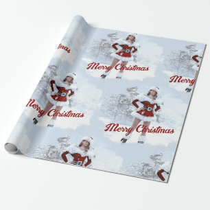Papel De Presente Linda mulher de Natal sobre a neve do inverno