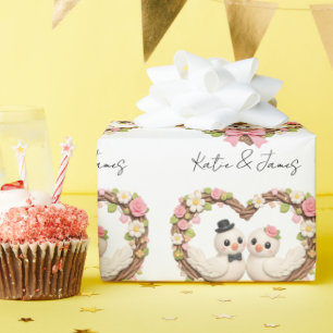 Papel De Presente Lindos Pássaros de Amor em uma Grinalda Floral em 