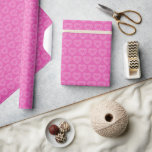 Papel De Presente Linha central de gemstone de turismo rosa<br><div class="desc">Arte simples de linha técnica de uma gemstone tormalina cor-de-rosa em forma de coração,  em plástico com padrão rosa. Ideal para os presentes de aniversário de casamento de gemstone tormaline cor-de-rosa e outras joias cor-de-rosa ou eventos de gemstone. Arte e design por Sarah Trett para www.mylittleeden.com e www.mylittleedenweddings.com</div>