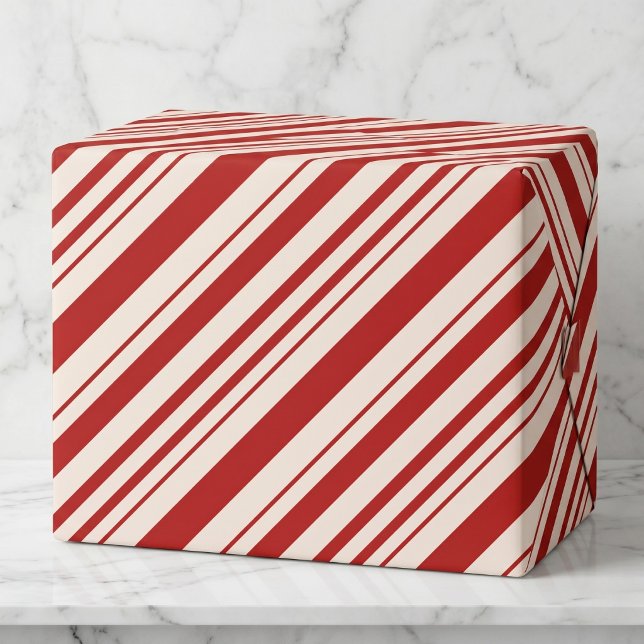 Papel De Presente Listra Diagonal de Bala de Gengibre Vermelho e Bra (Classic stripes for everyone.)