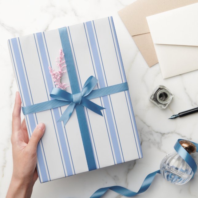 Papel De Presente Listras Azuis e Brancas Esmaecidas (Presentear)