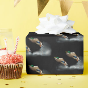 Papel De Presente Mallard Duck Voando Sobre A Água