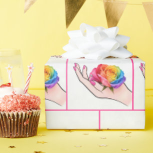 Papel De Presente Mão de Mulher Embala uma Rosa Arco-íris