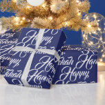 Papel De Presente Marinho Hanukkah feliz, azul e guião elegante bran<br><div class="desc">Feliz marinho de Hanukkah,  azul e branco,  com um roteiro elegante,  papel de enfeite. Padrão de tipografia de script branco na cor de fundo azul marinho.</div>