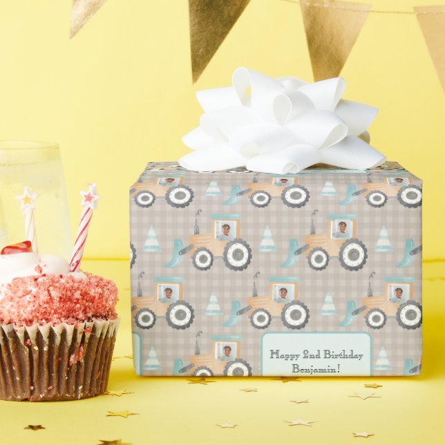 Papel De Presente Mauve Gingham Xadrez Fazenda Trator Nome Fotográfi (Festa de aniversário)