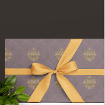 Papel De Presente Medalhão Mauve Enfumaçado Antiquado Vintage<br><div class="desc">Envie uma mensagem doce com este design de estilo vintage. Cor damasco mássica de enfumaçado antiga com medalhões de cor dourada. Seus presentes terão um aspecto antigo e romântico. Perfeito para Dia de as mães,  Dia de os namorados,  Anniversários,  chás de fraldas.</div>
