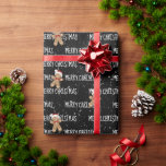 Papel De Presente MERRY CHRISTMAS Texto Com Gingerpão<br><div class="desc">Texto de NATAL branco de MERRY com pão de gengibre e flocos de neve em fundo preto. O texto pode ser editado. A cor de fundo pode ser alterada.</div>