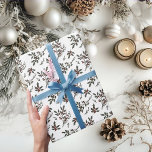 Papel De Presente Modern Holly Christmas Plant Berries Winter White<br><div class="desc">Celebre os feriados em estilo com os Documentos de Aperfeiçoamento de Padrões de Inverno da Moderna Holly Plant Berries. Estas folhas de acondicionamento de Natal de alta qualidade apresentam um padrão espantoso de bagas sagradas e plantas sagradas, inspirado pela beleza da época botânica de inverno. Disponível em branco, cor-de-rosa pastel,...</div>