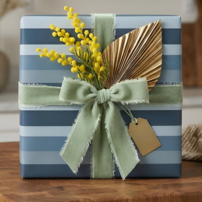 Papel De Presente Moderna Linear | Slate & Marinho Nórdico (Lifestyle Shot)