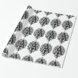 Papel De Presente Monograma Um Padrão Floral Branco e Preto Inicial<br><div class="desc">Monograma Um papel inicial de empacotamento de padrão floral preto e branco pode ser personalizado com imagem, nome, texto, logotipo ou foto. Mude o fundo branco para qualquer sombra de azul, verde, amarelo, laranja, rosa, vermelha, marrom e roxa. Excelente para embrulhar presentes de Natal, aniversário, chá de fraldas ou casamento....</div>