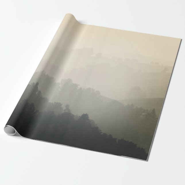 PAPEL DE PRESENTE MONTANHA ARREDONDADA POR ÁRVORES (Desenrolado)