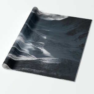 PAPEL DE PRESENTE MONTANHA COBERTA DE NEVE SOB PELE NUVEM DURANTE O