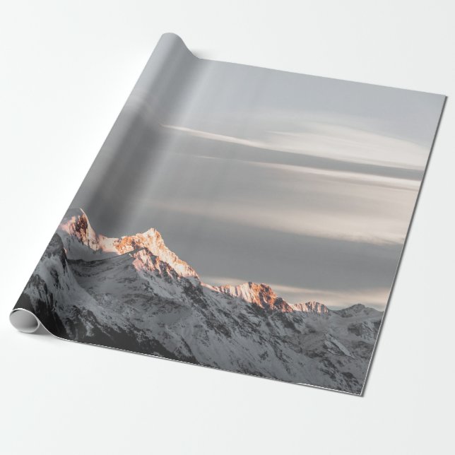 PAPEL DE PRESENTE MONTANHAS COBERTAS COM NEVE (Desenrolado)