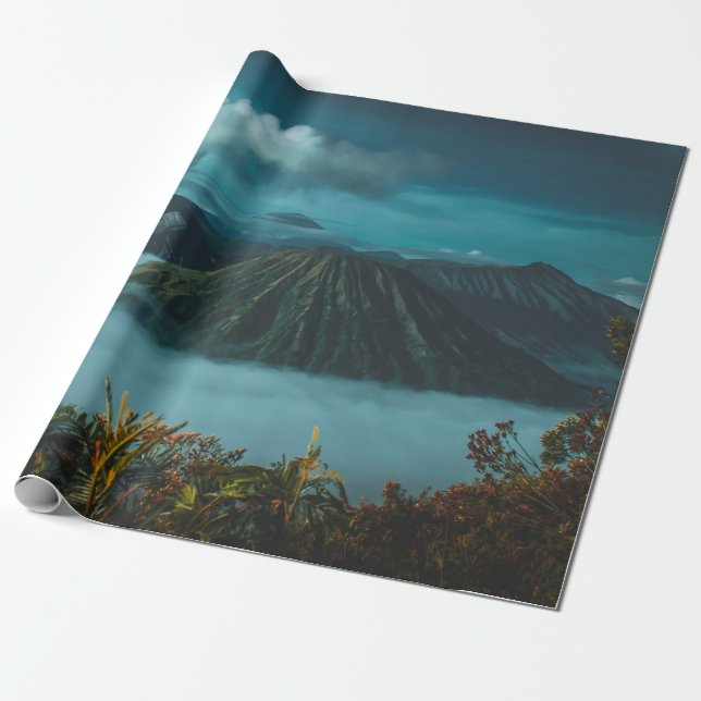 PAPEL DE PRESENTE MONTANHAS VERDES CERCADAS POR NUVENS BRANCAS (Desenrolado)