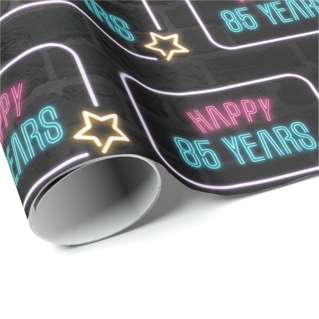 Papel De Presente Neon 85th Birthday Marquee On Brick (Ponta do rolo)