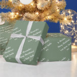 Papel De Presente Nome | De Papais noeis | Sage Green Felry Christma<br><div class="desc">Sage green personalizado presente de Natal de Papais noeis! Tem a mensagem "Para Alexandre Feliz Natal! Amor com Papais noeis xxx" em tipografia de script branco. Para personalizar, basta adicionar seu nome na seção to. O presente não é de Papais noeis? Basta adicionar seu nome na seção de! Você também...</div>