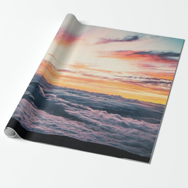 PAPEL DE PRESENTE NUVENS BRANCAS A OURO HORA (Desenrolado)