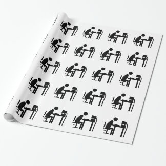 Papel De Presente O homem sentou-se num computador.