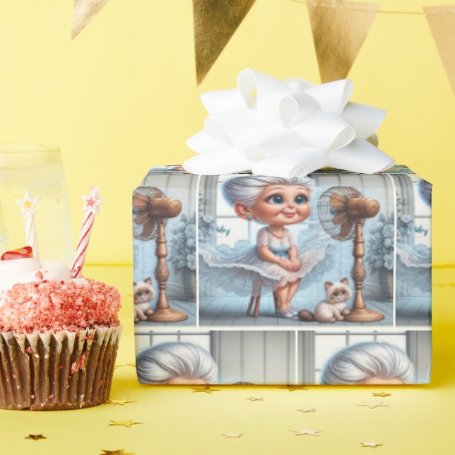 Papel De Presente Old Lady Cooling Off In Front of a Retro Fan (Festa de aniversário)