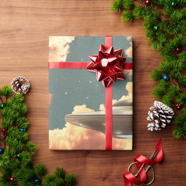 Papel De Presente OVNI Surreal Acima do Lago da Montanha com Planeta (Presente de Natal)