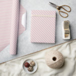 Papel De Presente Padrão bonito de distribuição de diagnóstico rosa<br><div class="desc">O papel de embrulho gráfico,  festivo,  moderno e simples apresenta bonito padrão de faixas diagonais,  rosa e branco. Enrole seus presentes com amor,  perfeito para Dia de os namorados,  aniversários,  casamentos ou um chá de fraldas! Desenvolvido exclusivamente para você pelo Happy Dolphin Studio.</div>
