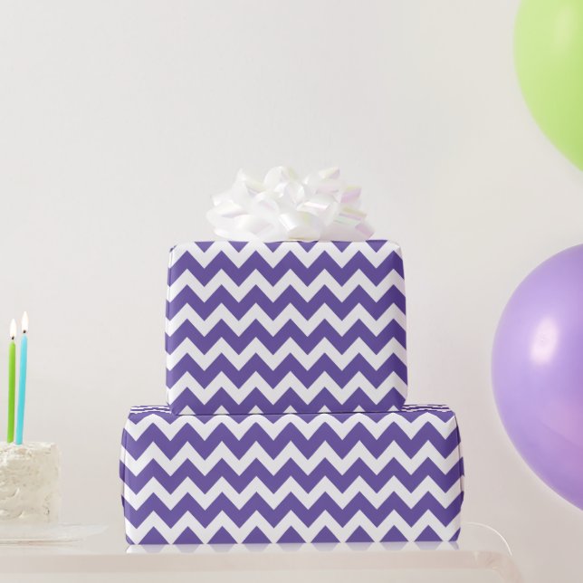 Papel De Presente Padrão de Chevron branco roxo ultra violeta (Presentes para festas)