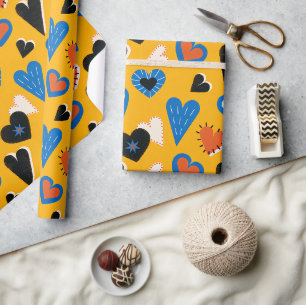 Papel De Presente Padrão de Corações Coloridos em Fundo Amarelo