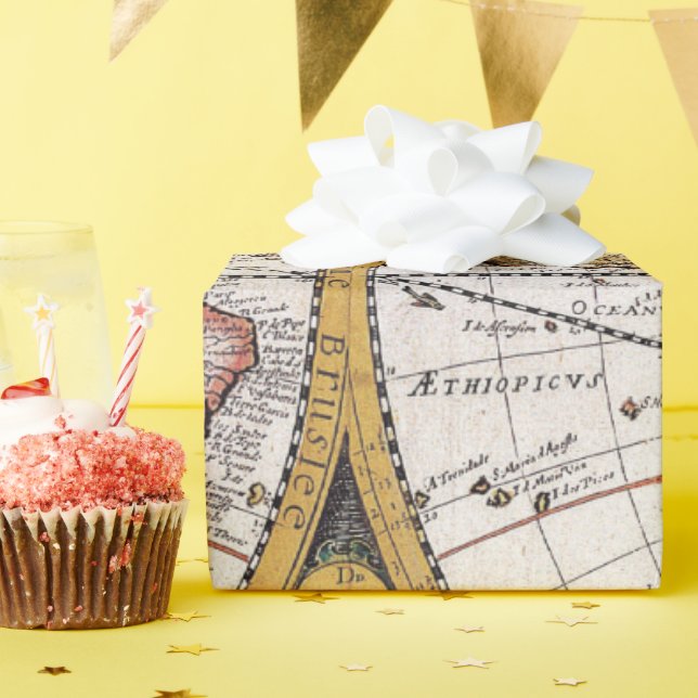 Papel De Presente Padrão de Mapas Antigos (Festa de aniversário)