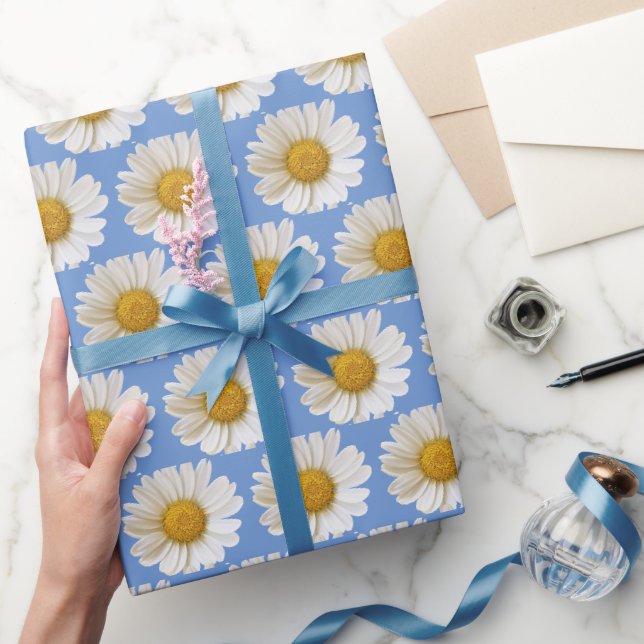 Papel De Presente Padrão de Margaridas Brancas em Fundo Azul (Presentear)