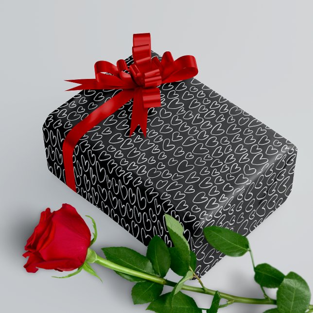 Papel De Presente Padrão de na moda Black e White Hearts (Criador carregado)